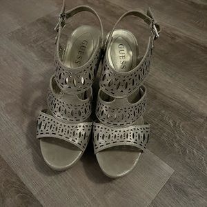 Platform Guess sandals